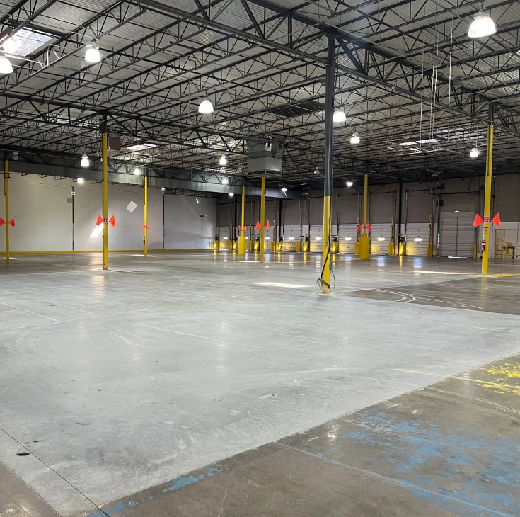 A large warehouse with many yellow and white poles.